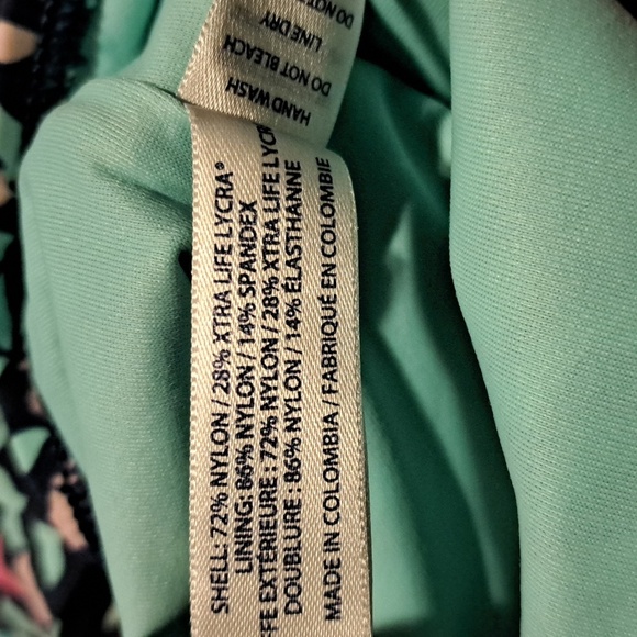 Vineyard Vines girls size XL Whale Tail designed swim top EUC - Picture 4 of 4